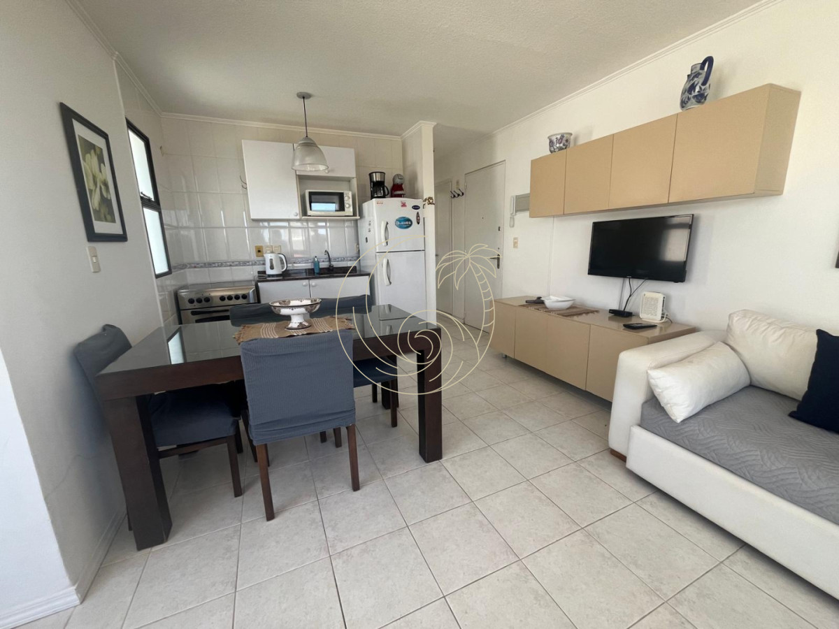 Apartamento ID.21093187 - Excelente departamento en venta en La Pensinula de Punta del Este, a 50mts del mar.