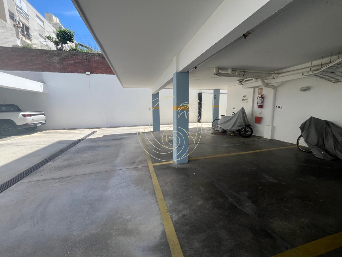 Apartamento ID.21093187 - Excelente departamento en venta en La Pensinula de Punta del Este, a 50mts del mar.