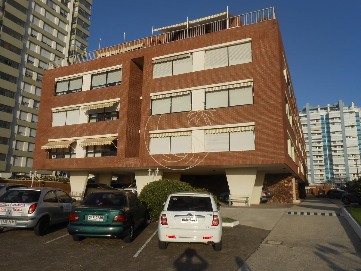 Apartamento ID.21090872 - Departamento en venta de 2 dormitorios en Punta del Este, primera linea de mar (contrafrente)