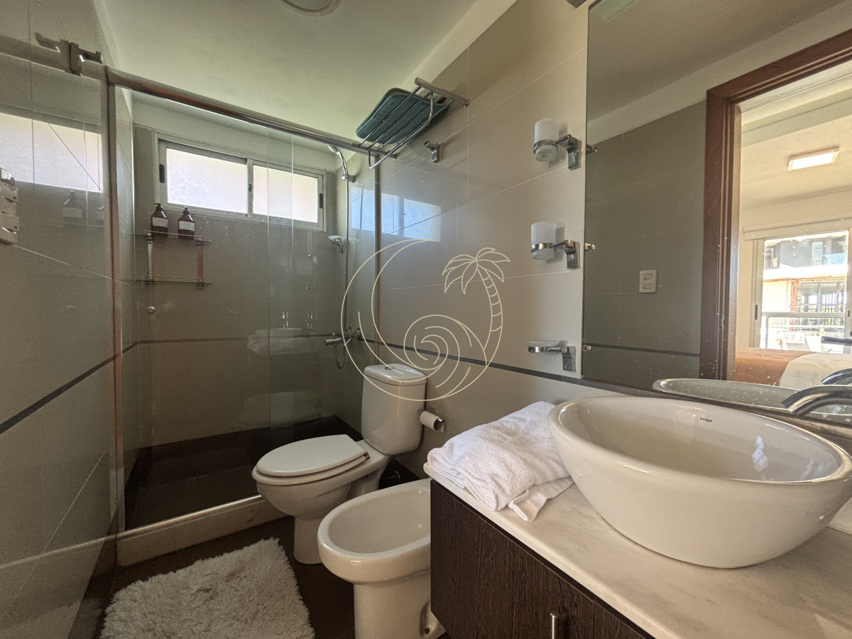 Apartamento ID.21093024 - Excelente apartamento, brava Punta del este (Parada 6) - Alquiler Anual