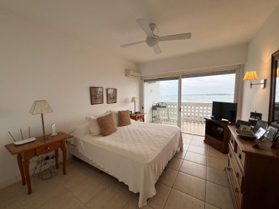 VANGUARDIA, CON VISTA AL MAR 