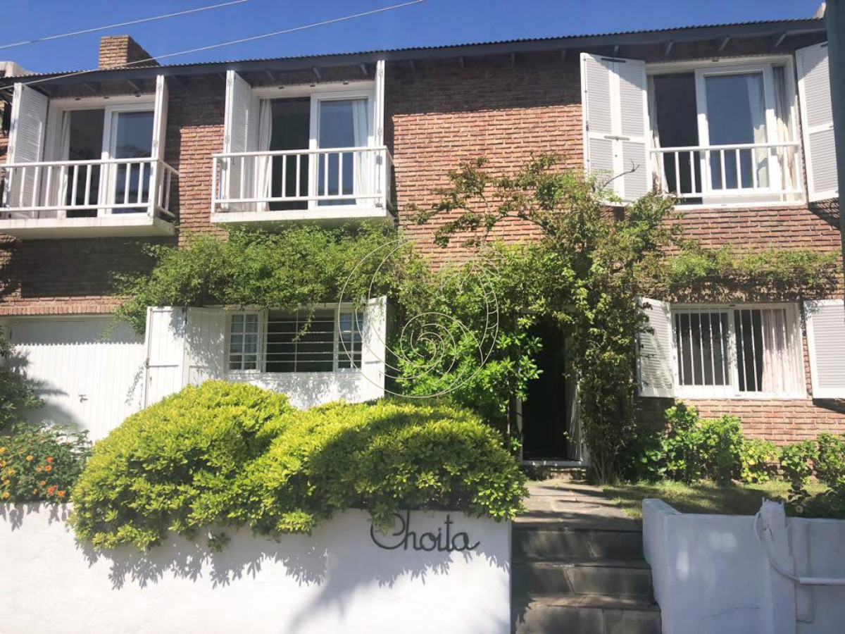Casa ID.21092146 - Alquiler anual, casa de 4 dormitorios