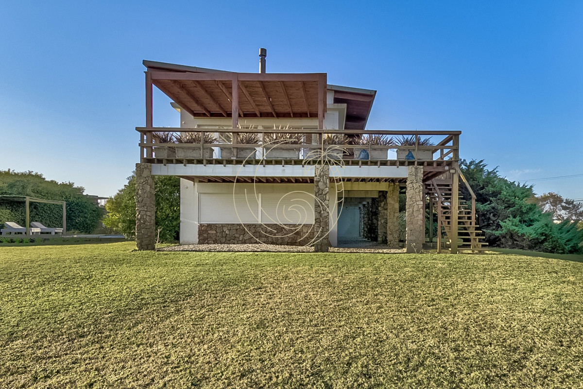 Casa ID.21090874 - CASA EN VENTA PRIMERA LINEA AL MAR , BALNEARIO BS