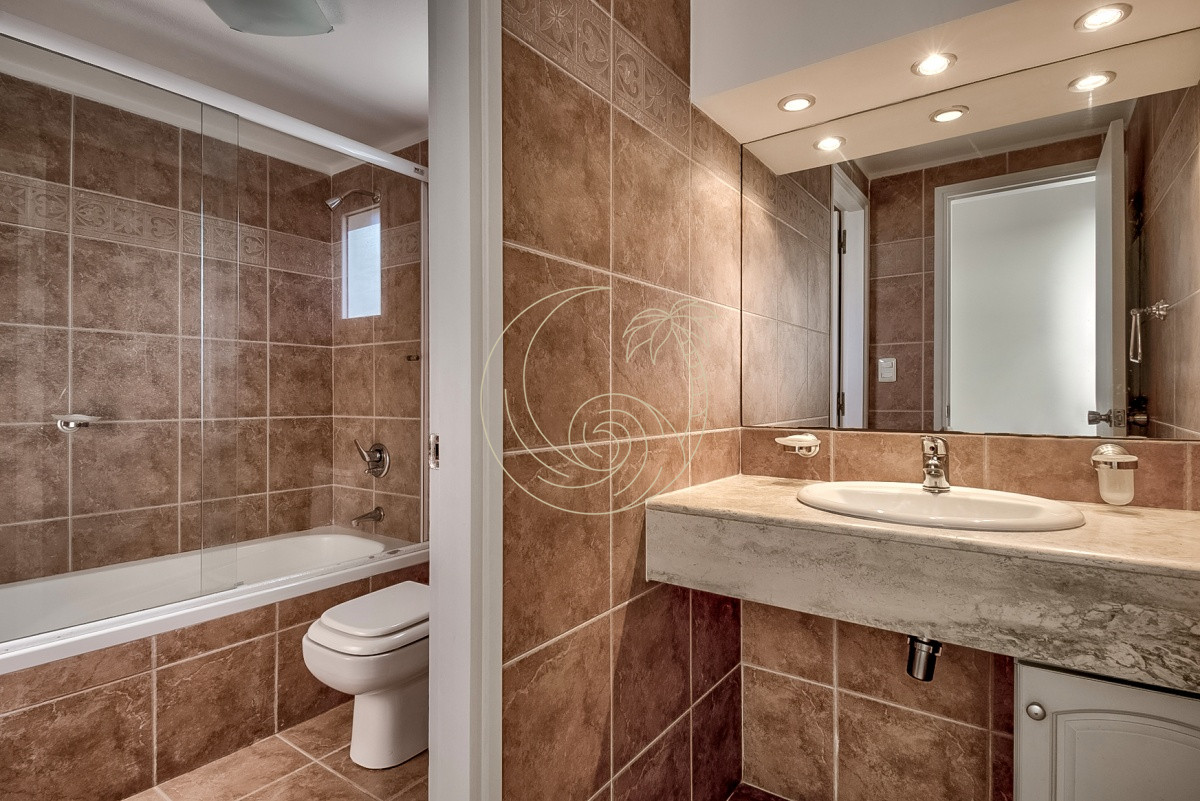 Casa ID.21090874 - CASA EN VENTA PRIMERA LINEA AL MAR , BALNEARIO BS