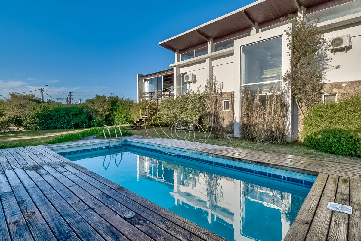 Casa ID.21090874 - CASA EN VENTA PRIMERA LINEA AL MAR , BALNEARIO BS