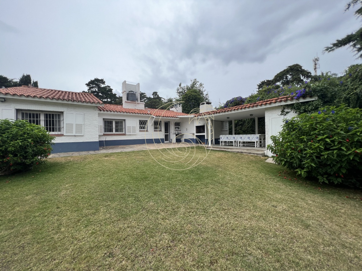 Casa ID.21091935 - Casa en Venta de 4 dormitorios en el Golf, Punta del Este!
