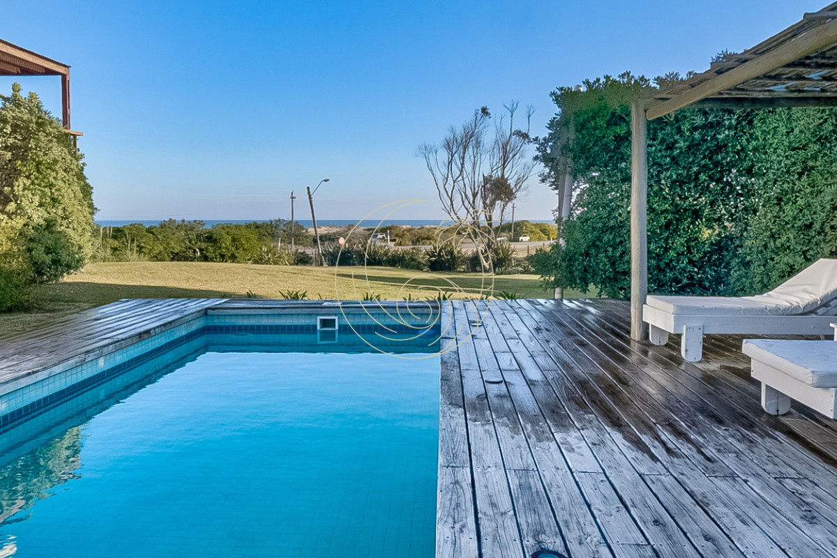 Casa ID.21090874 - CASA EN VENTA PRIMERA LINEA AL MAR , BALNEARIO BS