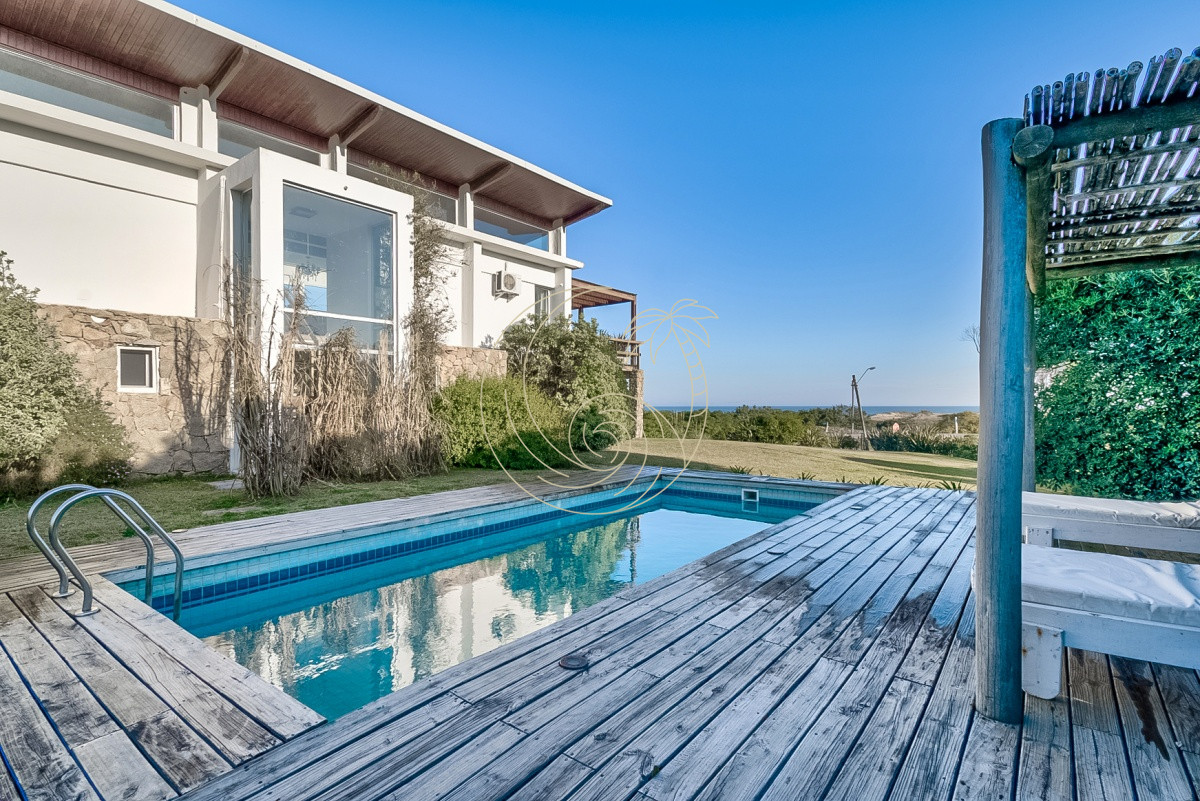 Casa ID.21090874 - CASA EN VENTA PRIMERA LINEA AL MAR , BALNEARIO BS