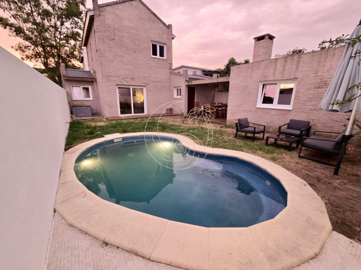 Casa ID.21093138 - Excelente Casa en El Tesoro en Alquiler Temporal a 100 mts del mar.