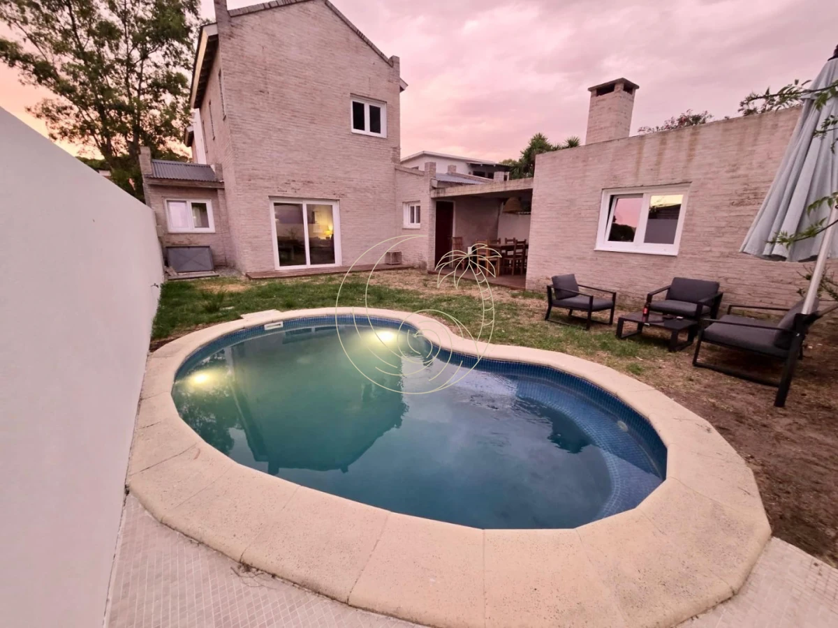 Casa ID.21093138 - Excelente Casa en El Tesoro en Alquiler Temporal a 100 mts del mar.