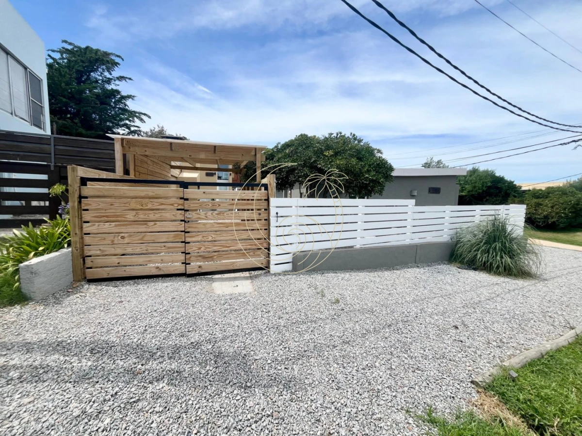 Casa ID.21093169 - Loft en Alquiler Anual en El Chorro a 100 mts del mar.