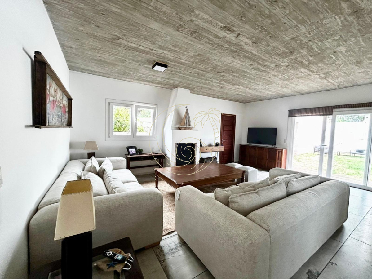 Casa ID.21093138 - Excelente Casa en El Tesoro en Alquiler Temporal a 100 mts del mar.