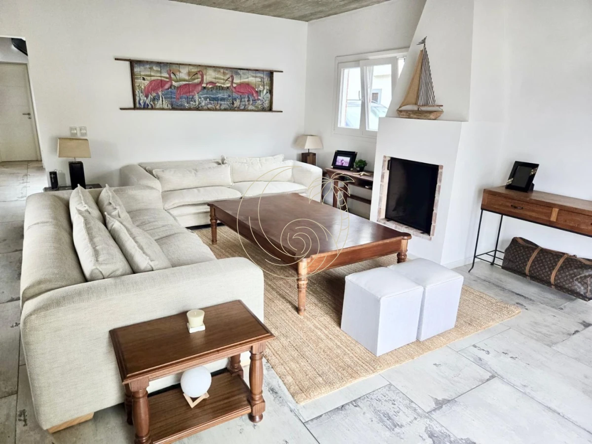 Casa ID.21093138 - Excelente Casa en El Tesoro en Alquiler Temporal a 100 mts del mar.