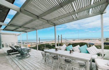CASA FRENTE AL MAR EN EL CHORRO EN VENTA