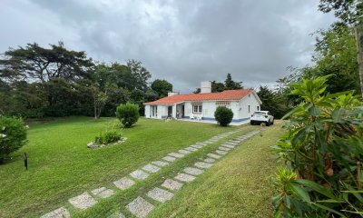 Casa en Venta de 4 dormitorios en el Golf, Punta del Este!