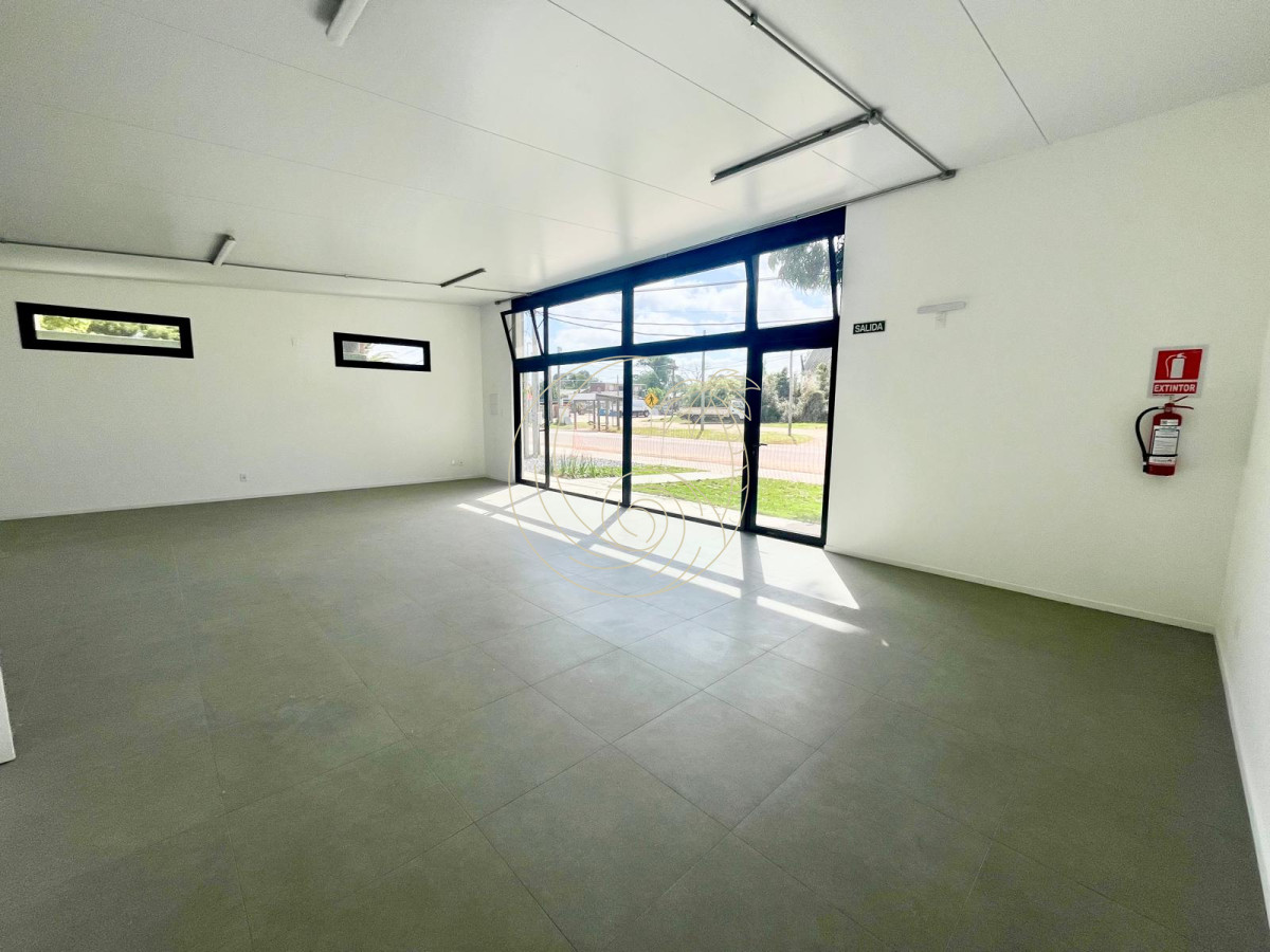 Local Comercial ID.21093115 - Alquiler de Local Comercial a Estrenar en Balneario Buenos Aires.