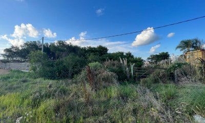 TERRENO EN ALTOS DE PUNTA PIEDRAS CON VISTA AL MAR EN  MANANTIALES