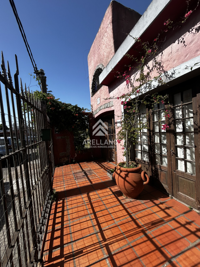 Casa ID.5711 - Ideal para comercio o vivienda