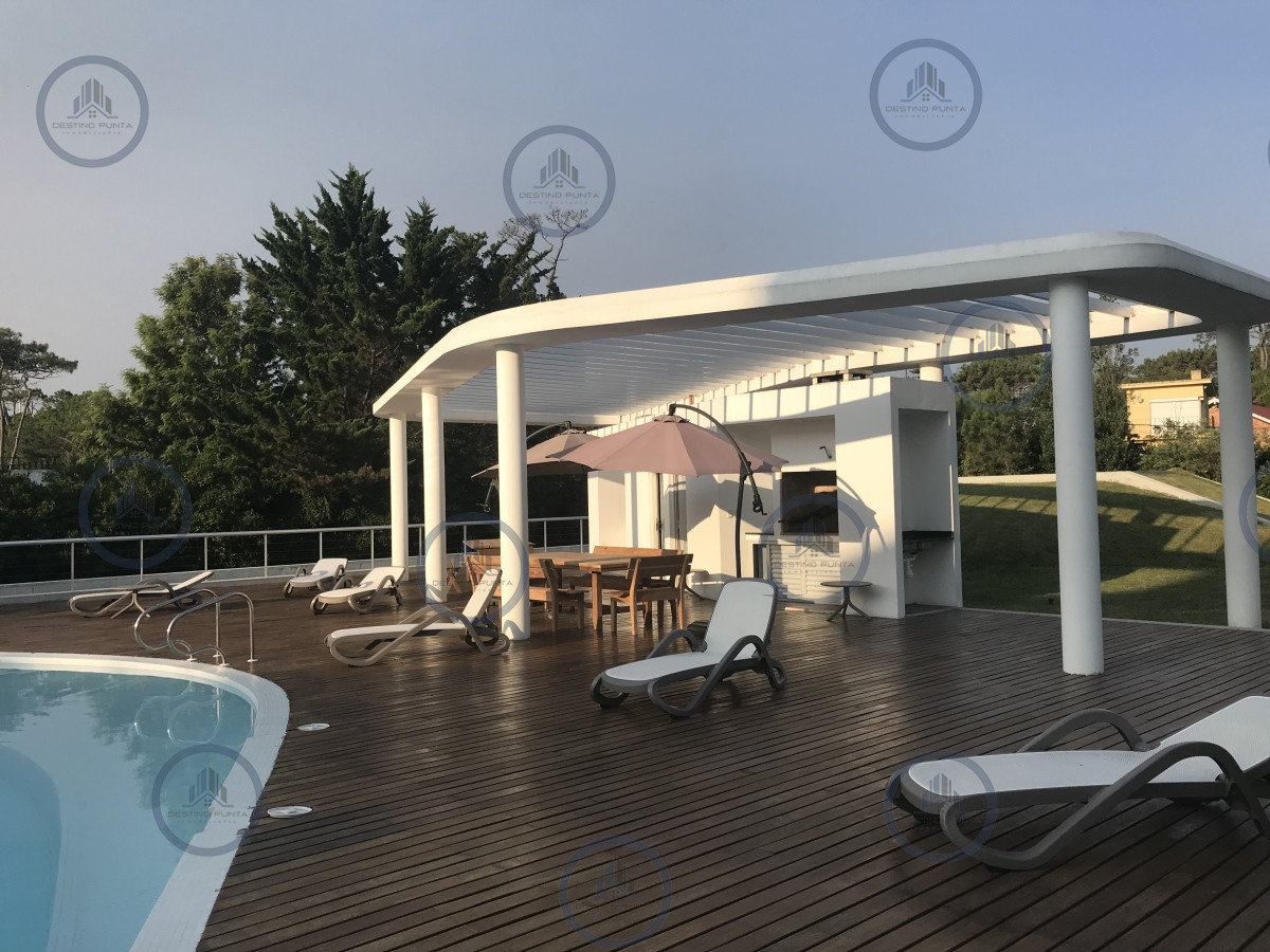 Apartamento tipo casita con parrillero propio en Alquiler Anual — fotografía 2