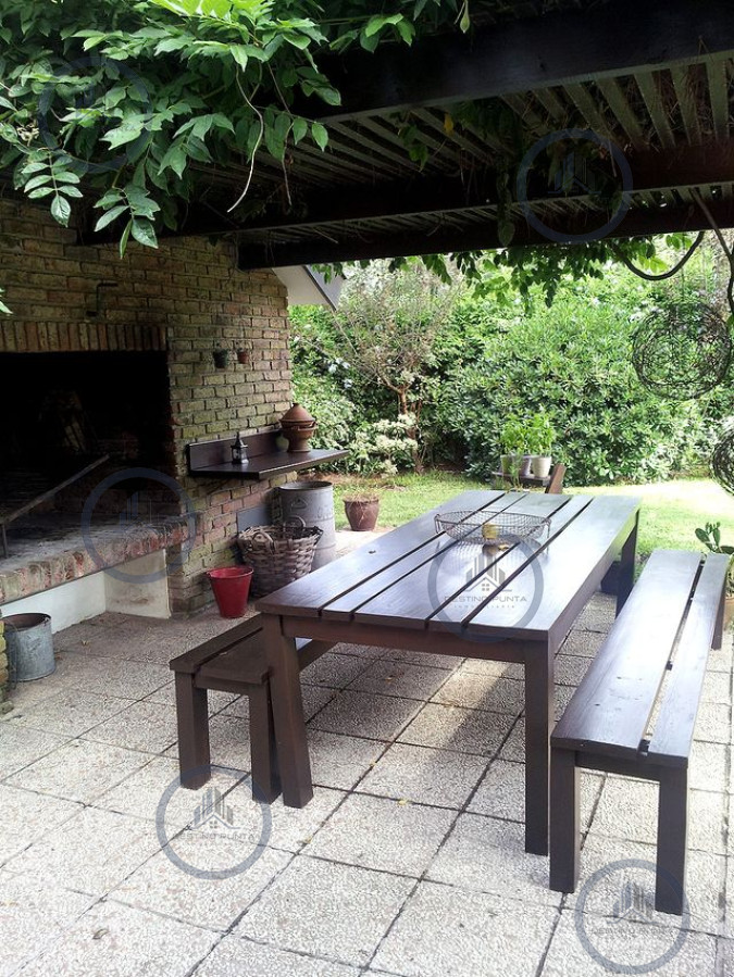 Casa de 3 dormitorios más dependencia en alquiler de temporada barrio Lugano, Punta del Este — fotografía 3