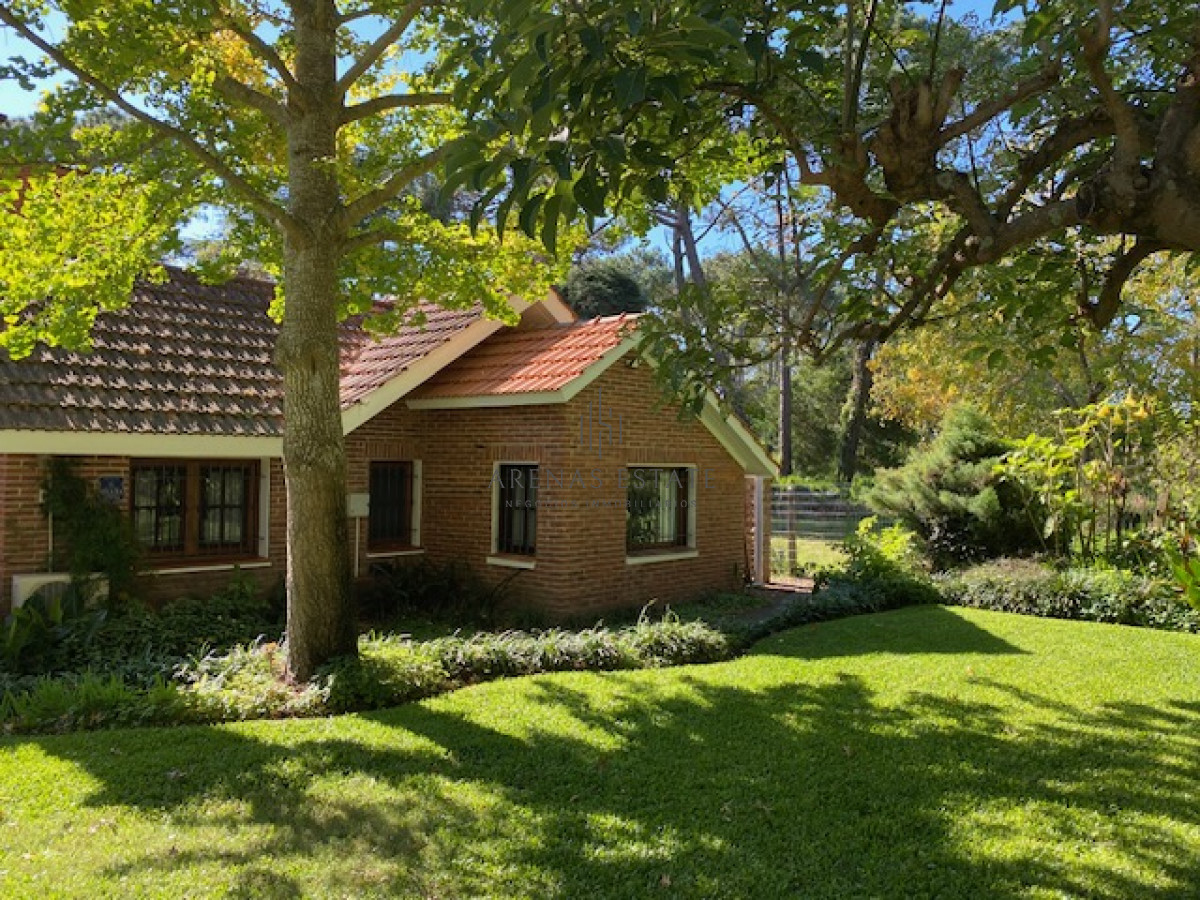 Casa ID.2898 - Espectacular casa en venta 