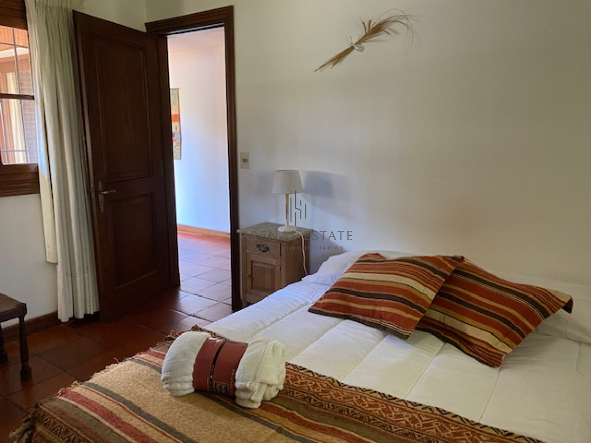 Casa ID.2898 - Espectacular casa en venta 