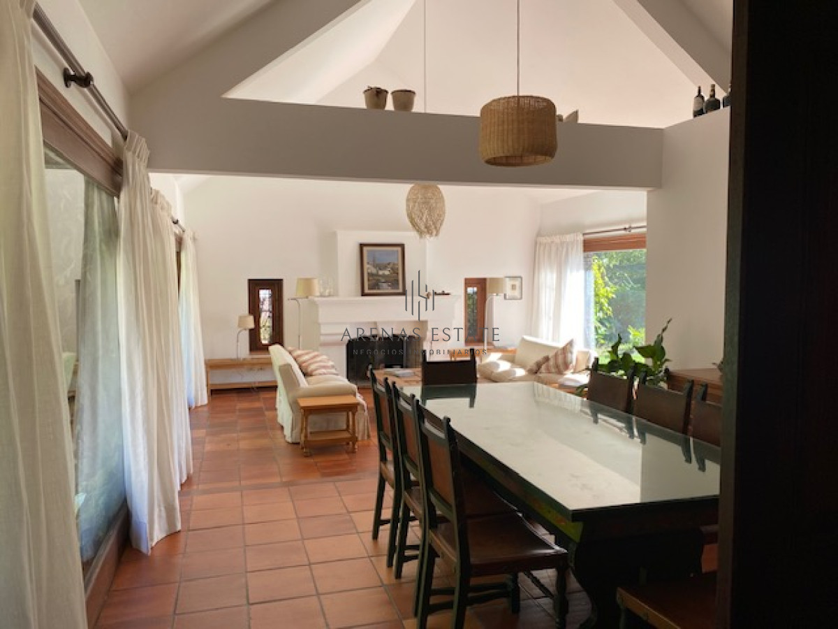 Casa ID.2898 - Espectacular casa en venta 