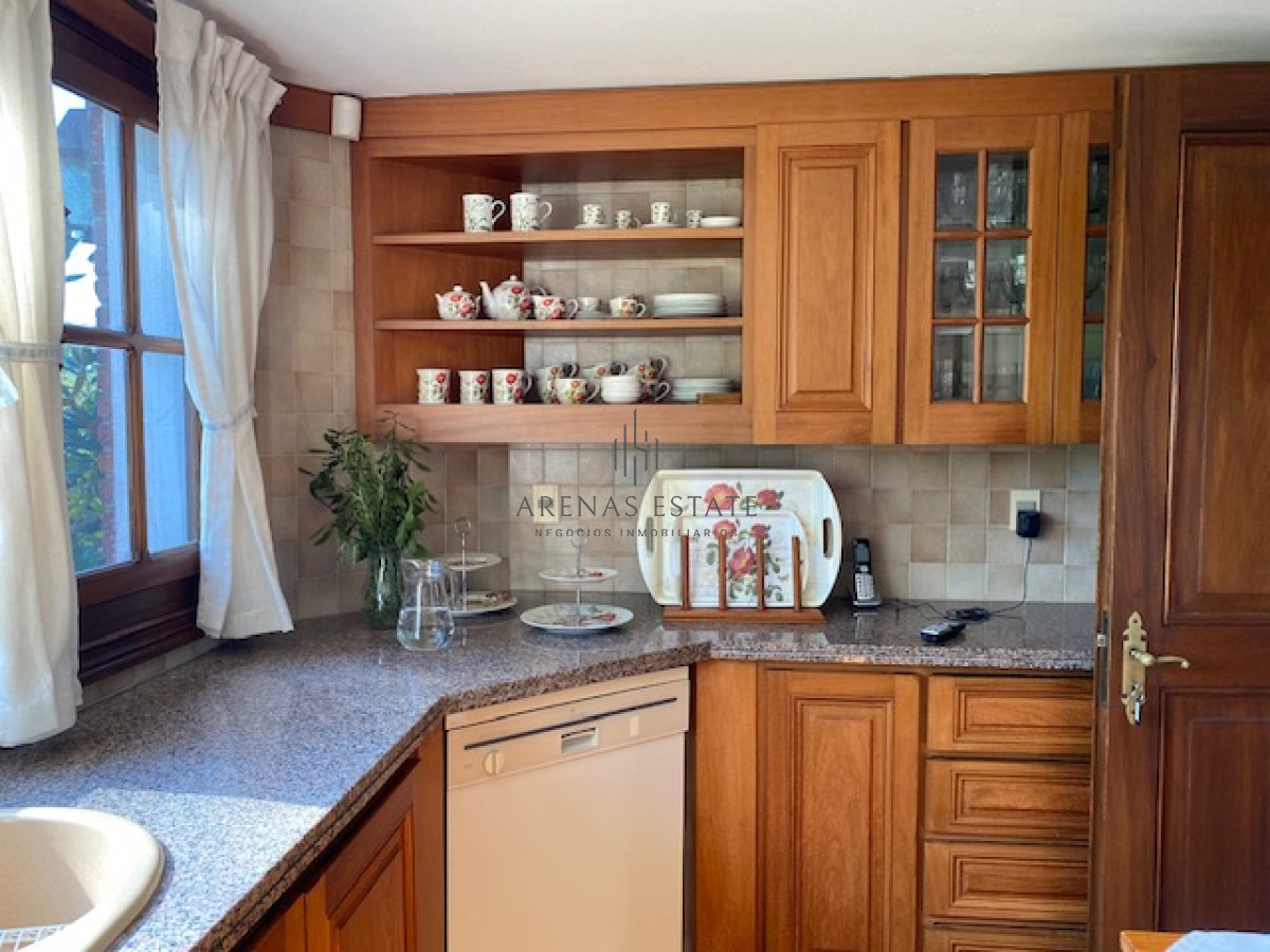 Casa ID.2898 - Espectacular casa en venta 