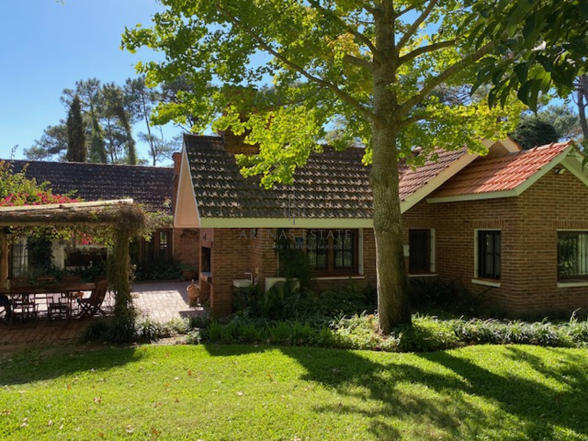 Casa ID.2898 - Espectacular casa en venta 