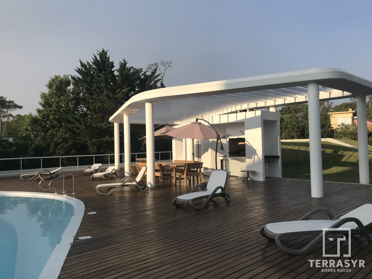 Apartamento ID.1363 - Apartamento tipo casita con parrillero propio
