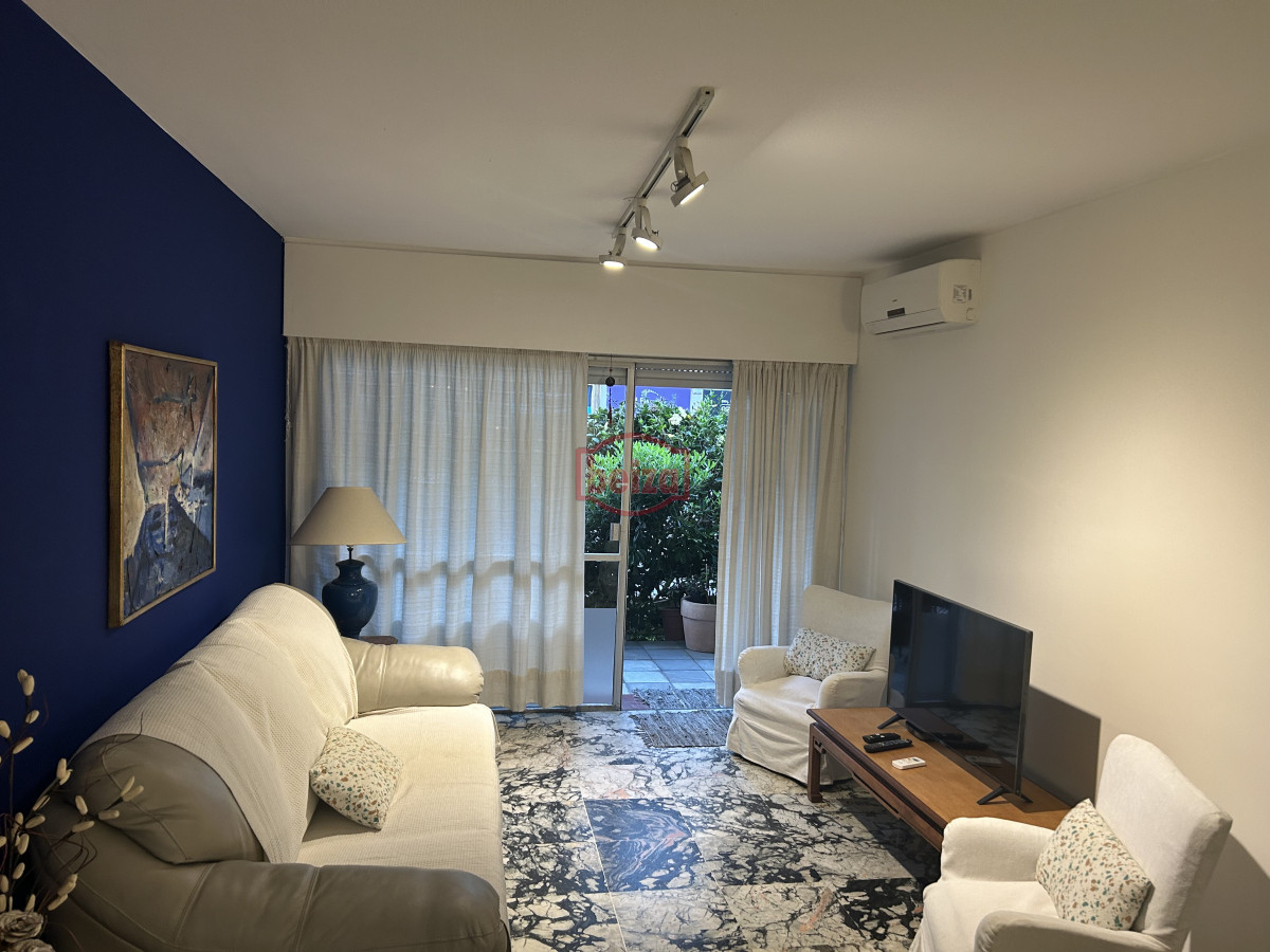 Apartamento ID.165977/Mansa,-apartamento-de-3-suites-más-dependencia - apartamento estilo casa a una cuadra del mar.