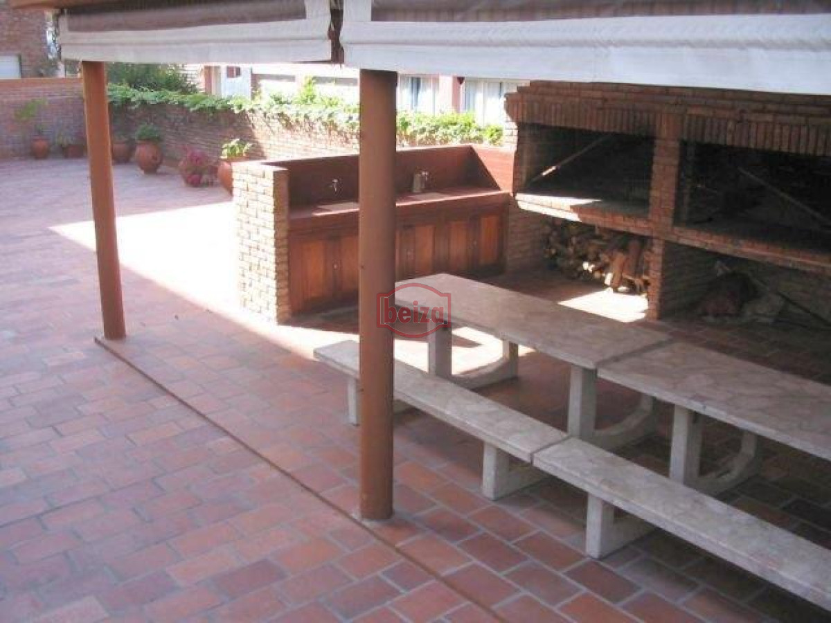 Apartamento ID.165977/Mansa,-apartamento-de-3-suites-más-dependencia - apartamento estilo casa a una cuadra del mar.