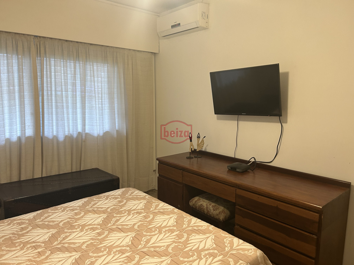 Apartamento ID.165977/Mansa,-apartamento-de-3-suites-más-dependencia - apartamento estilo casa a una cuadra del mar.