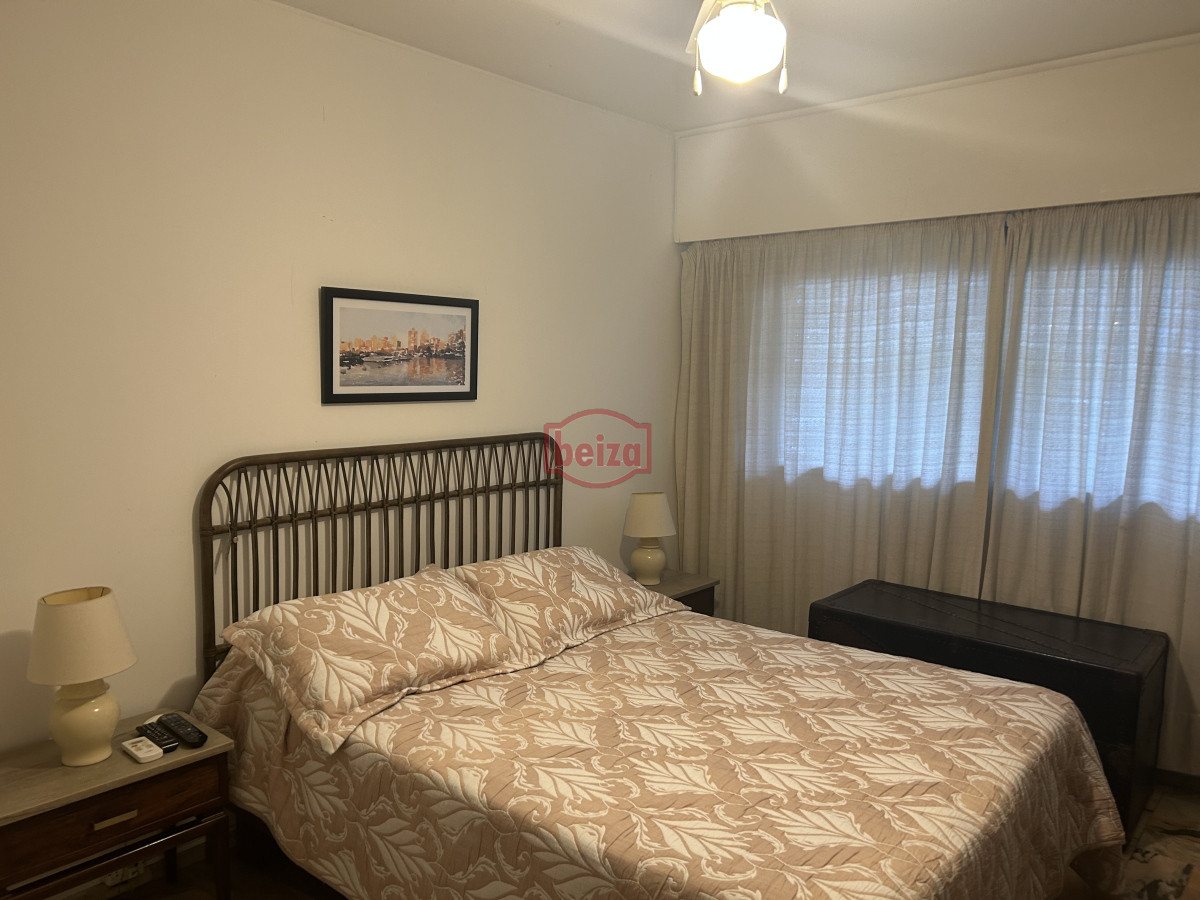 Apartamento ID.165977/Mansa,-apartamento-de-3-suites-más-dependencia - apartamento estilo casa a una cuadra del mar.