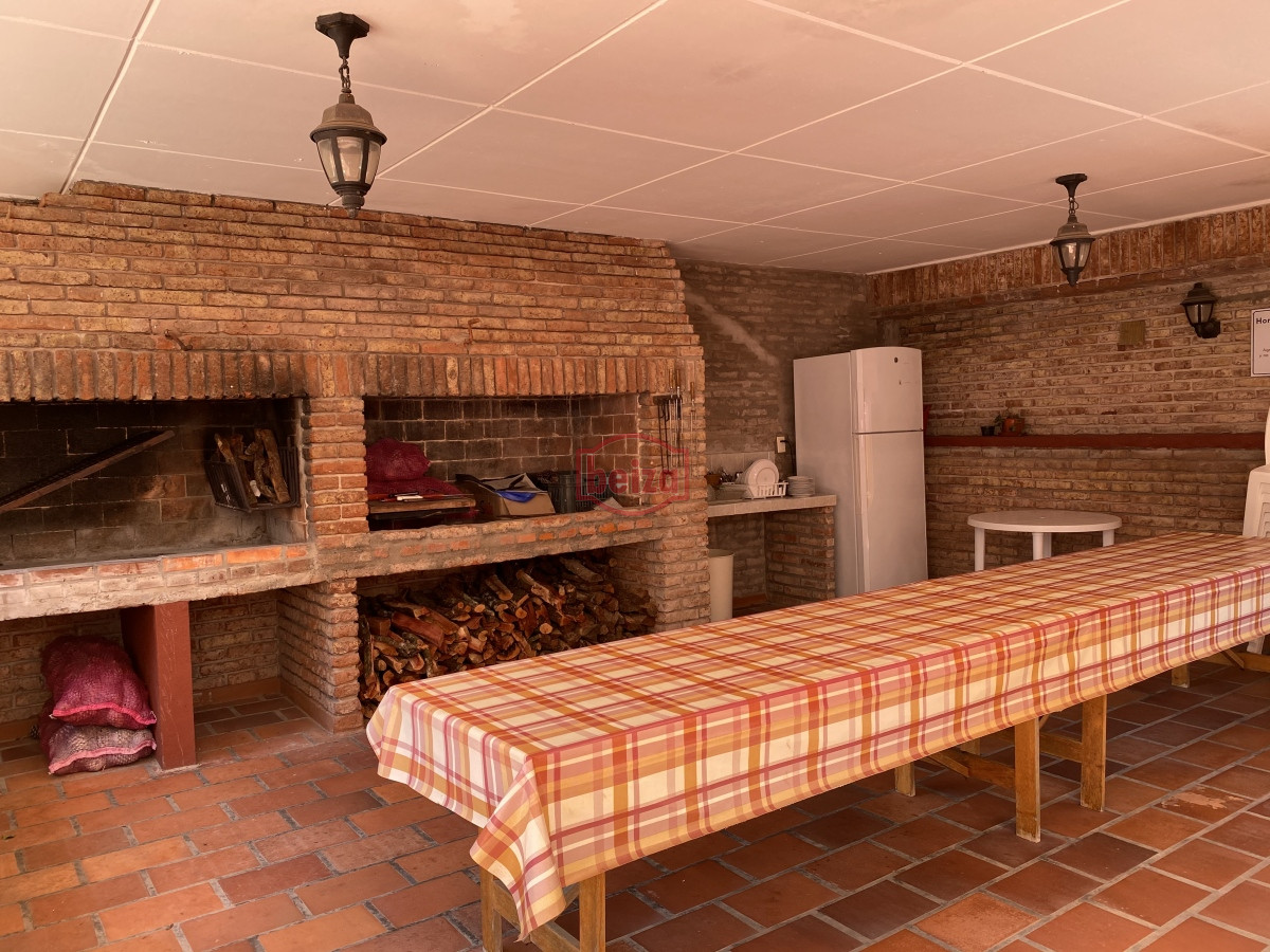 Apartamento ID.165977/Mansa,-apartamento-de-3-suites-más-dependencia - apartamento estilo casa a una cuadra del mar.