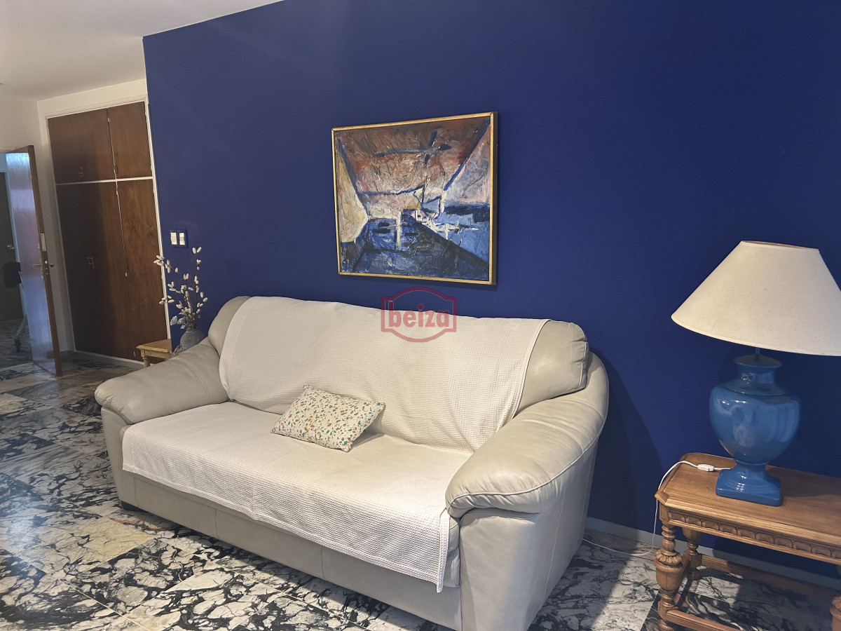 Apartamento ID.165977/Mansa,-apartamento-de-3-suites-más-dependencia - apartamento estilo casa a una cuadra del mar.