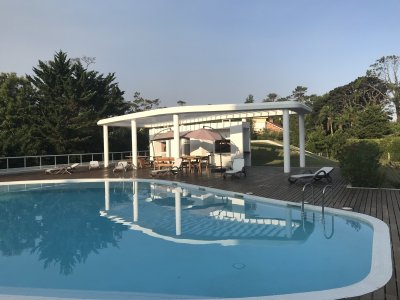 Apartamento tipo casita con parrillero propio