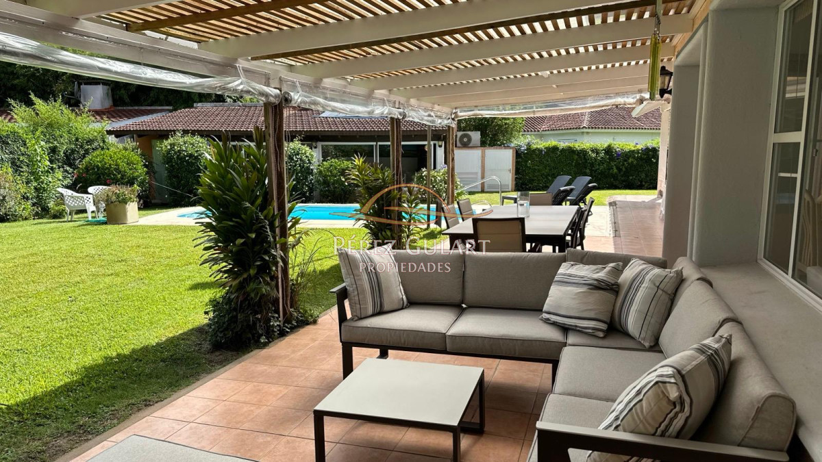 Casa ID.252 - Casa en Punta del Este, Cantegril