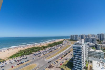 Apartamento en venta de 3 dormitorios en Tiburon, Punta del Este.
