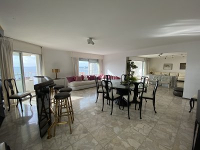 Excelente apartamento en venta en península de Punta del Este.