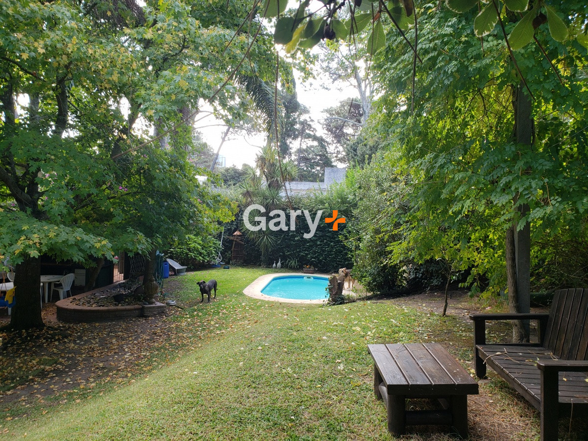 Casa ID.23715 - Casa a la venta , sólida y con muy buen frente cercana al Shopping y colegios