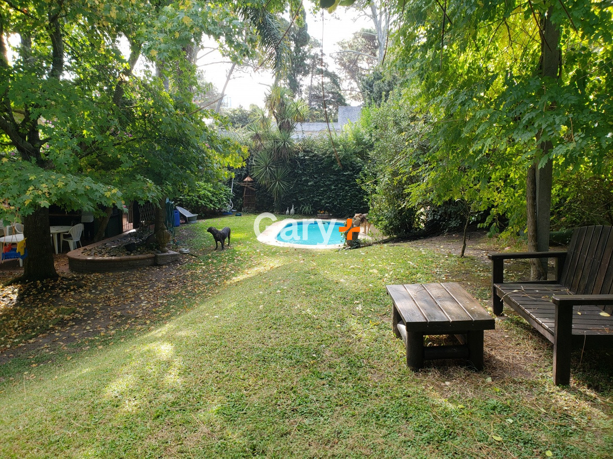 Casa ID.23715 - Casa a la venta , sólida y con muy buen frente cercana al Shopping y colegios