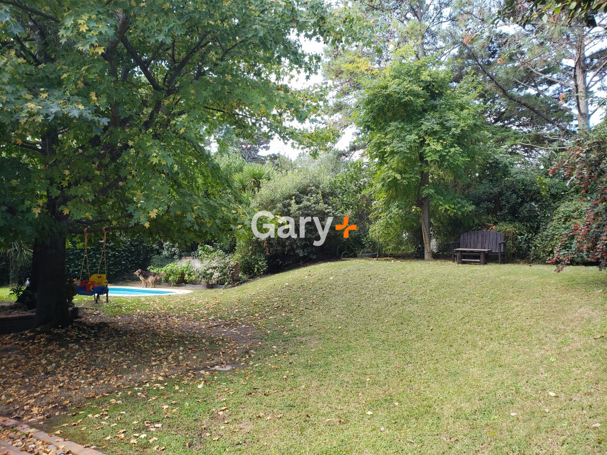 Casa ID.23715 - Casa a la venta , sólida y con muy buen frente cercana al Shopping y colegios