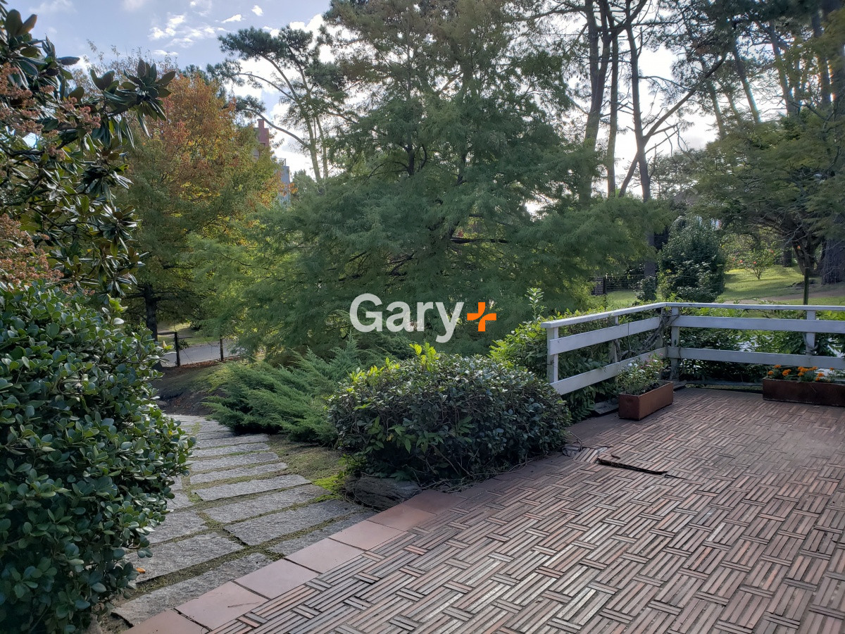 Casa ID.23715 - Casa a la venta , sólida y con muy buen frente cercana al Shopping y colegios