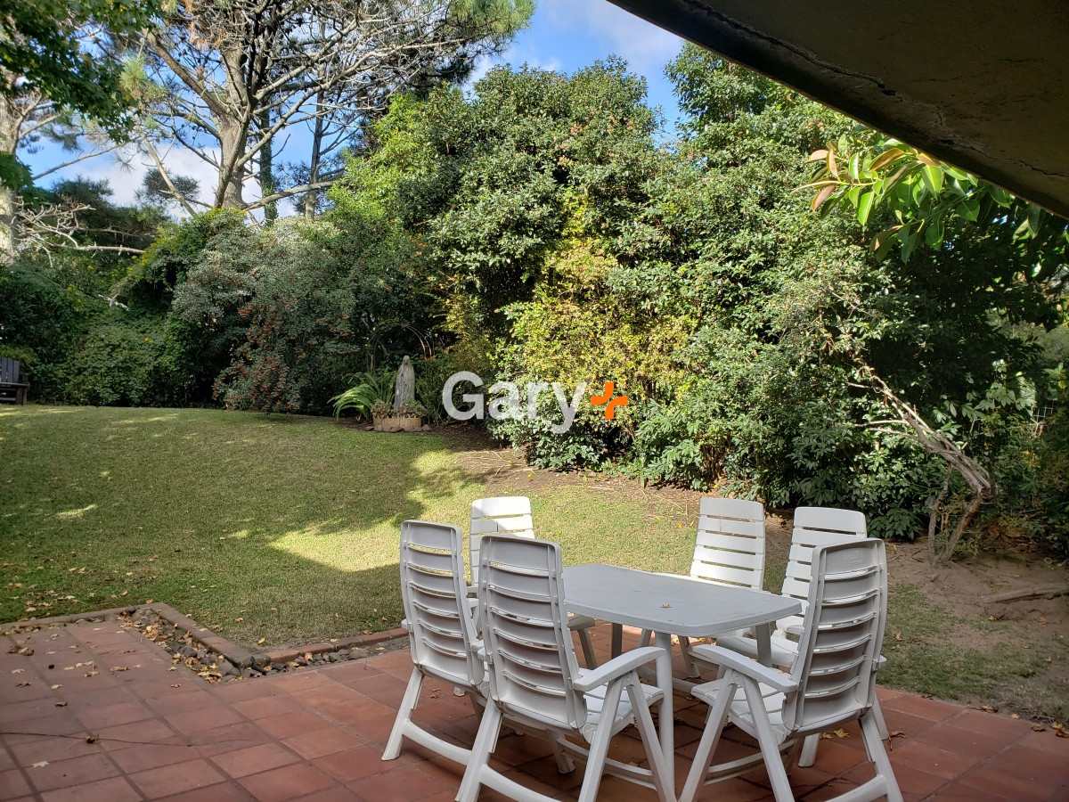 Casa ID.23715 - Casa a la venta , sólida y con muy buen frente cercana al Shopping y colegios