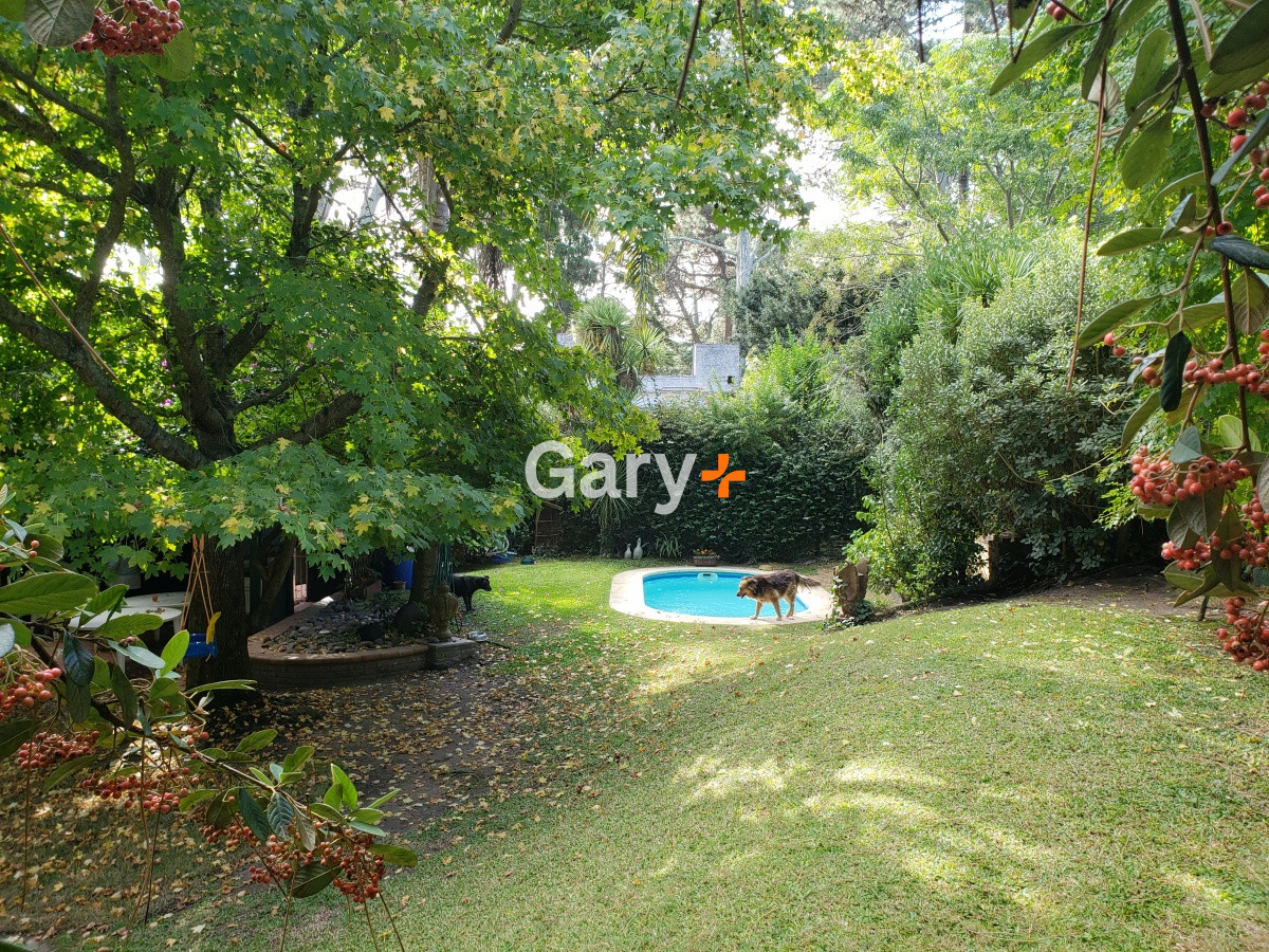 Casa ID.23715 - Casa a la venta , sólida y con muy buen frente cercana al Shopping y colegios