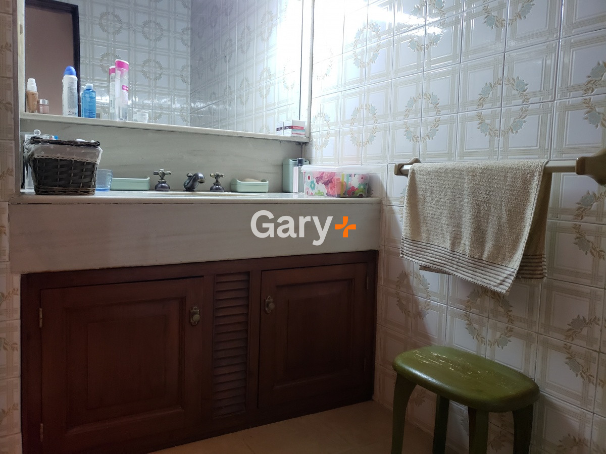 Casa ID.23715 - Casa a la venta , sólida y con muy buen frente cercana al Shopping y colegios