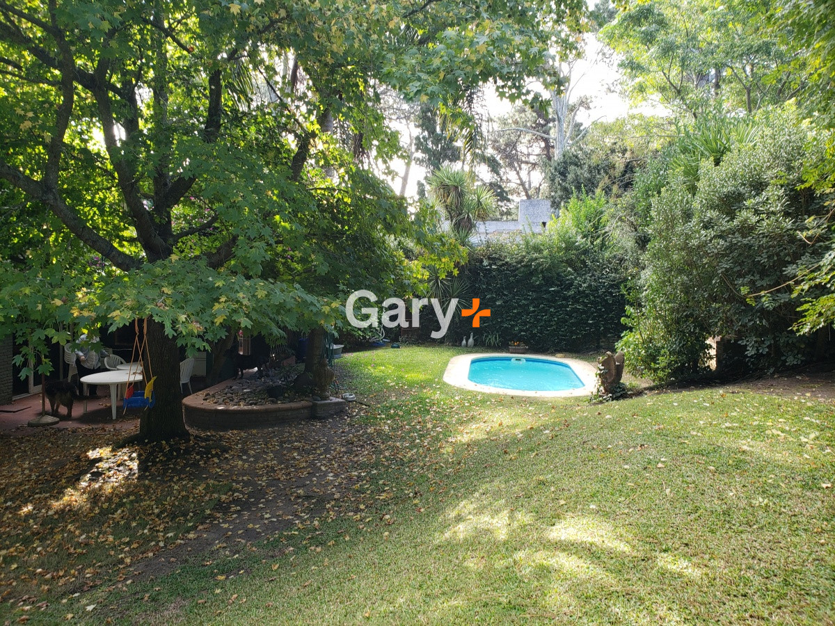 Casa ID.23715 - Casa a la venta , sólida y con muy buen frente cercana al Shopping y colegios