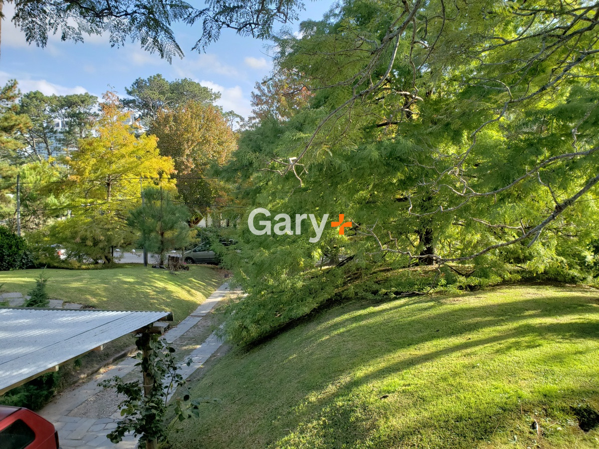 Casa ID.23715 - Casa a la venta , sólida y con muy buen frente cercana al Shopping y colegios