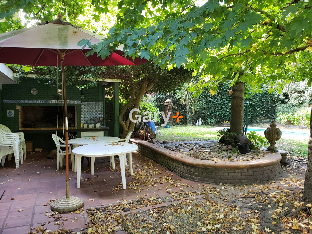 Casa ID.23715 - Casa a la venta , sólida y con muy buen frente cercana al Shopping y colegios